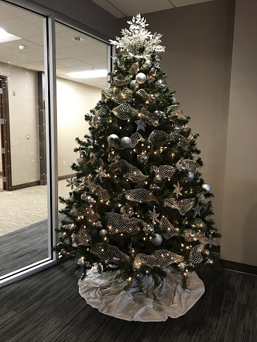 8' Decorated tree